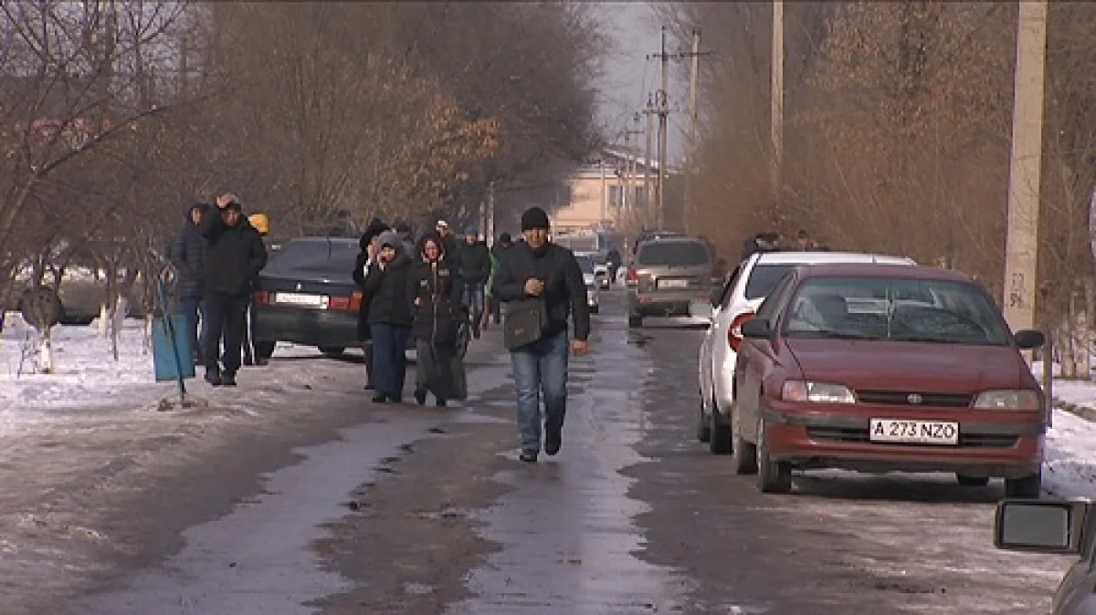 Алматының Алатау ауданында бірнеше көшенің тұрғындары көше жарығына жарымай отыр