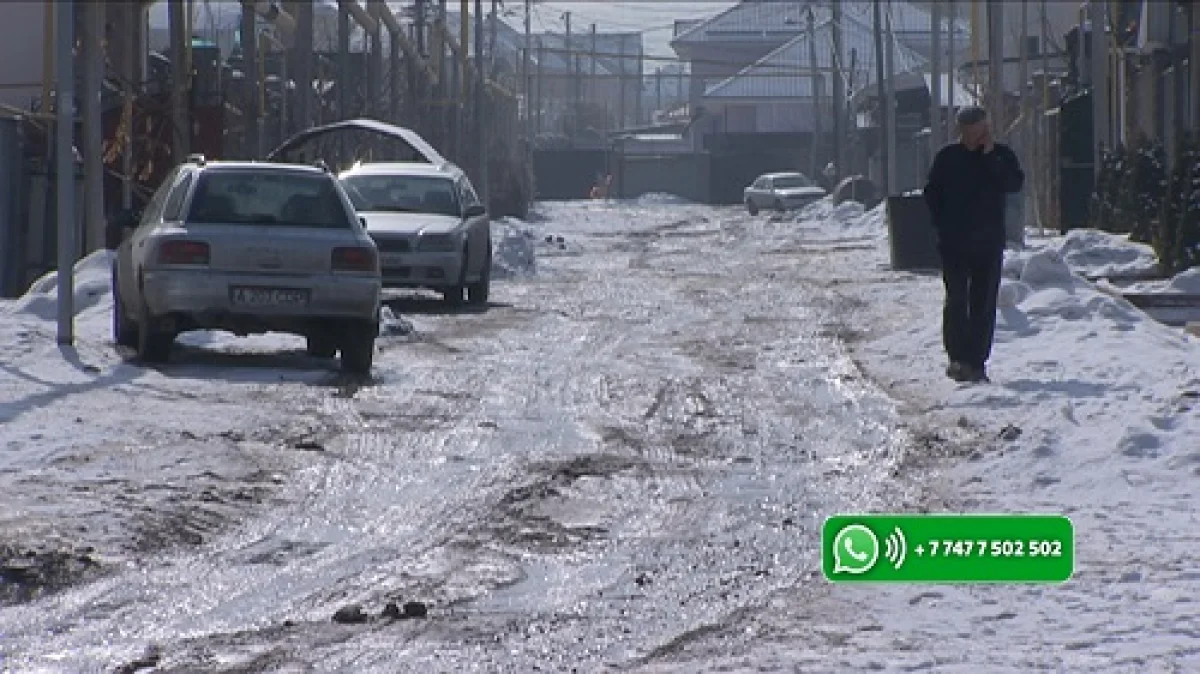 Жители алматинского м-на Калкаман-2 утопают в грязи