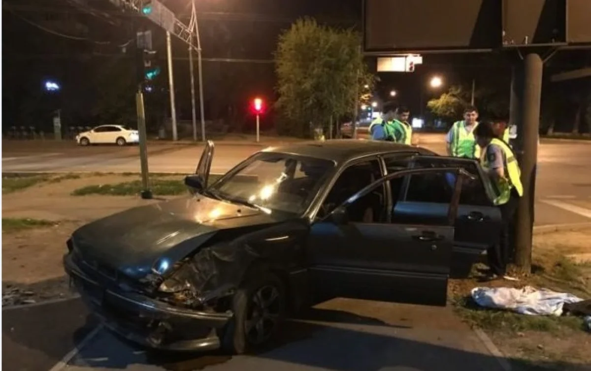 Полицейские устроили погоню за автоугонщиками в центре Алматы