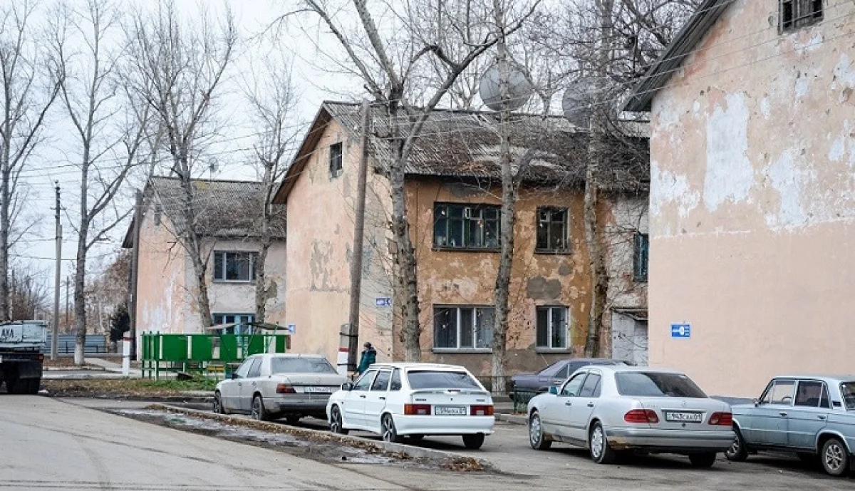 Сотни жителей Астаны не могут покинуть аварийные многоквартирные дома