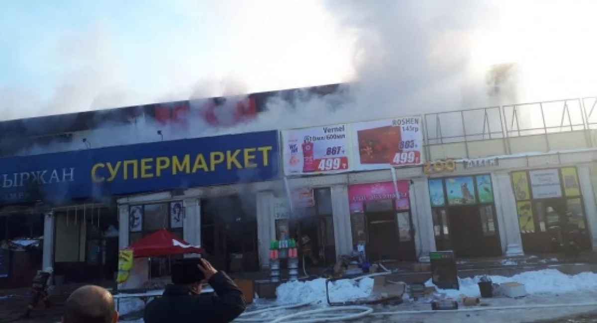 Семь бутиков с товаром сгорели в районе алматинской барахолки