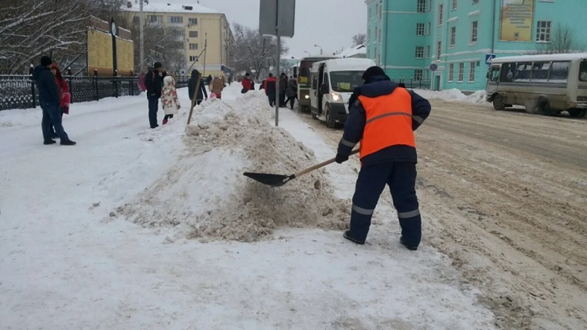 Бизнесменов в Уральске штрафуют за неубранный снег