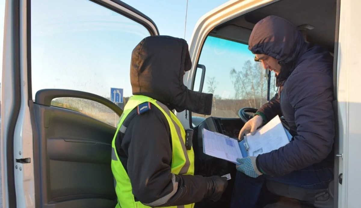 Полицейские Петропавловска пересели из служебных авто на общественный транспорт 