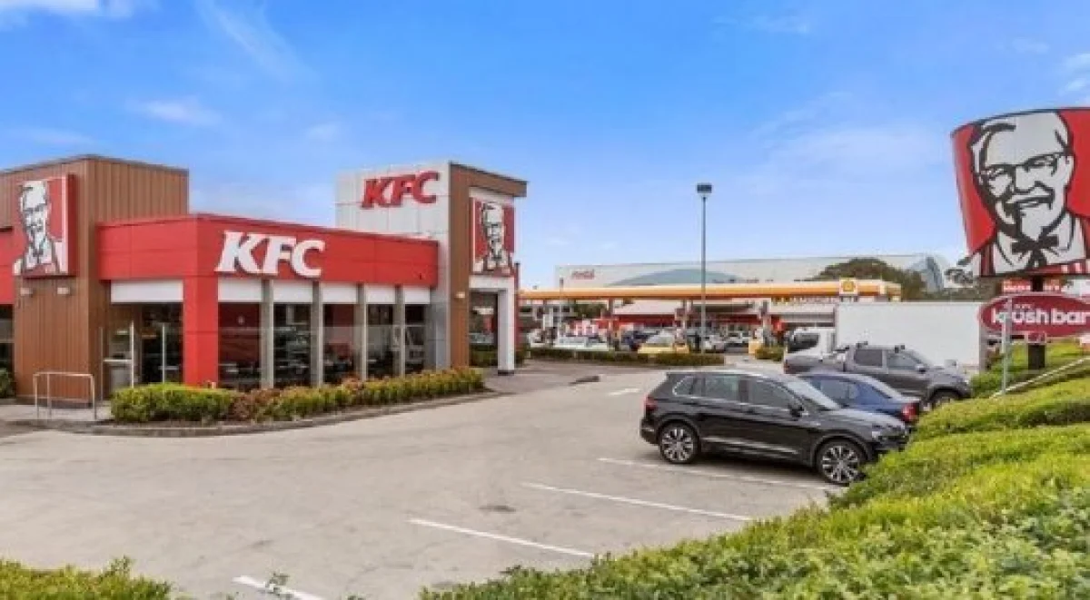 KFC тұтынушысы тауық ішінен жағымсыз нәрсе тапты (фото)