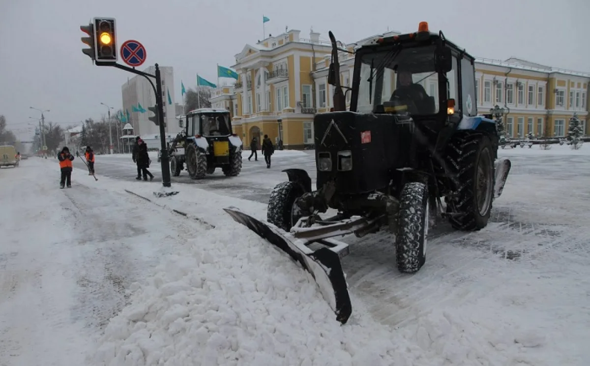 Уральск завалило снегом