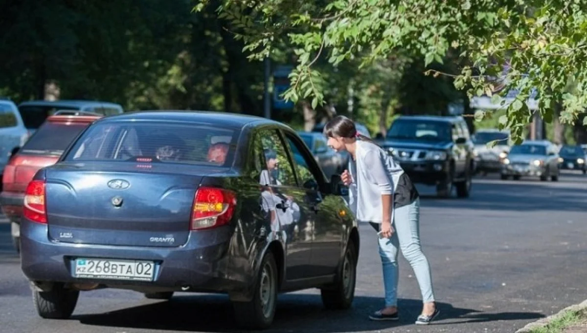 Алматыда такси жүргізушілері кәсібін сәуір айына дейін заңдастыруы тиіс