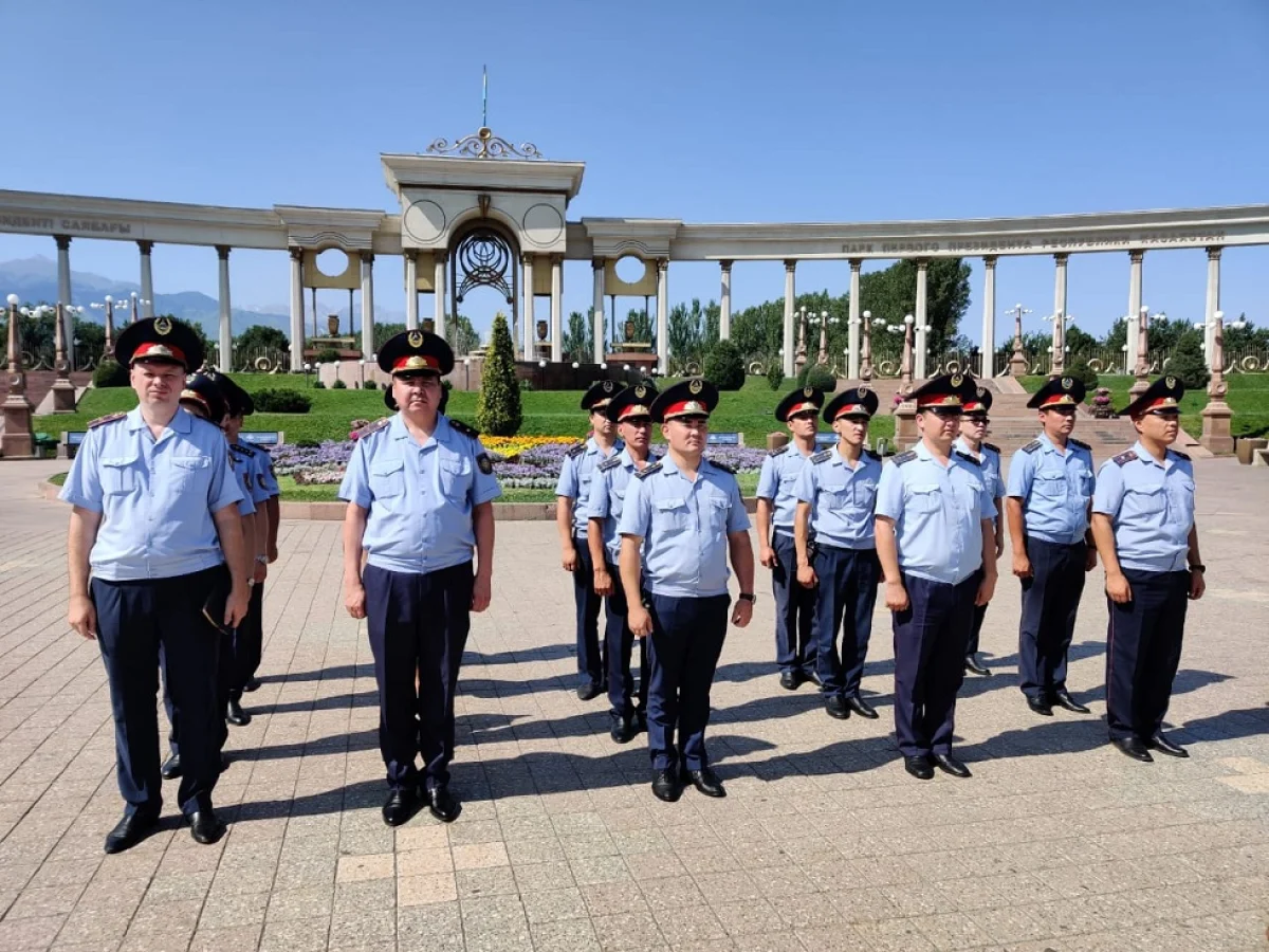 Полиция Алматы проводит акцию "Приемная на дороге"