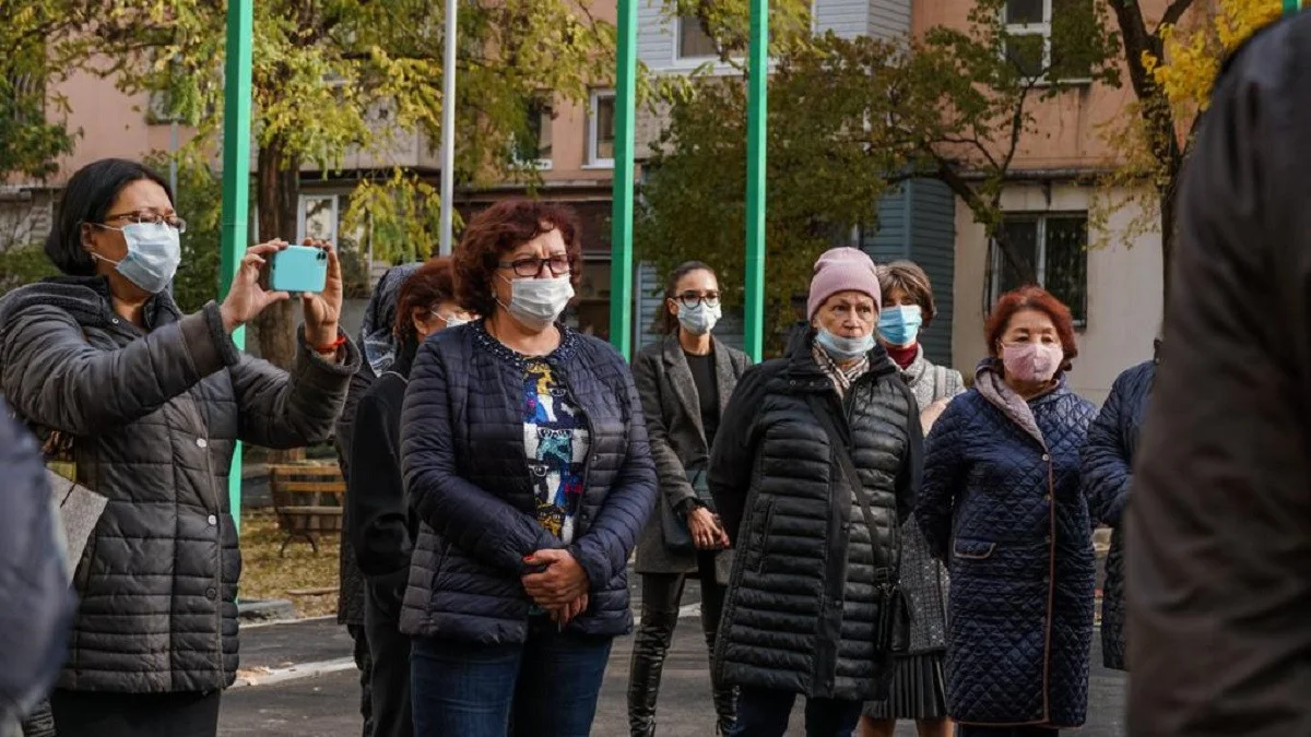 Депутаттар тұрғын үй кешенінің мәселелері бойынша тұрғындармен кездесу өткізді