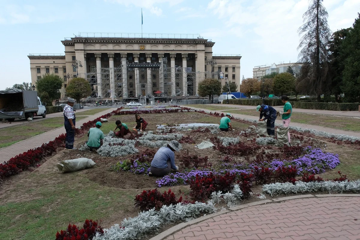 Gakku Дауысы концертінің көрермендері 94 мыңға жуық гүлді таптаған