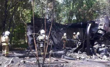 В Шымкенте из-за крупного пожара блокировали улицы