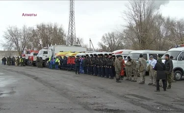 Алматылық төтеншеліктер өртті сөндіріп, уланғандарға көмек көрсетті