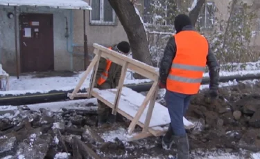 Ремонт после ремонта: в алматинском микрорайоне демонтировали свежевыложенный асфальт