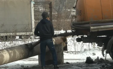  Ассенизаторы незаконно сливают нечистоты в городские коммуникации Алматы