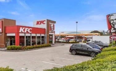 KFC тұтынушысы тауық ішінен жағымсыз нәрсе тапты (фото)