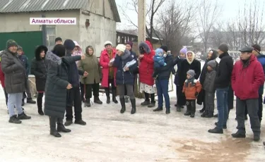 Без воды и света живут дачники в Алматинской области