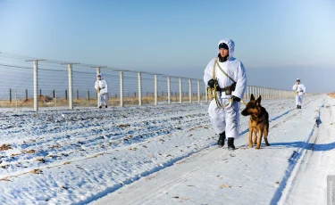 Казахстанские пограничники  задержали нарушителей и спасли их от гибели