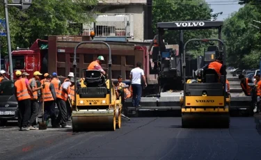 Ремонтировать дороги в Алматы будут круглосуточно 