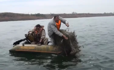 Как борются с браконьерами на Шардаринском водохранилище (видео)