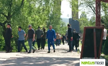 "Искали геев": в Бишкеке мужчины напали на членов нетрадиционного движения