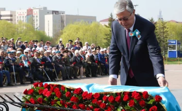 Қасым-Жомарт Тоқаев Қазақстан халқын Жеңіс күнімен құттықтады