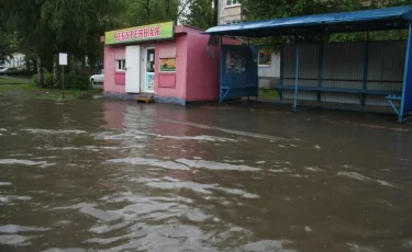 Сюрпризы погоды: из-за дождя затопило улицы Усть-Каменогорска