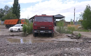 На пыль и шум от работы карьера жалуются жители Наурызбайского района Алматы