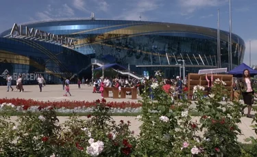 Казахский аул организовали перед Almaty Arena