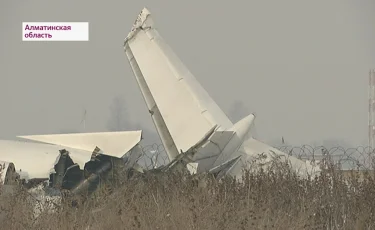 Опасность возгорания упавшего самолета Fokker-100 сохраняется