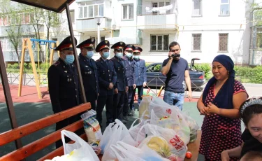 Многодетной семье с ребенком-инвалидом помогли полицейские Алматинской области