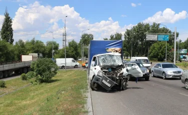 В Алматы произошло ДТП: есть пострадавшие 