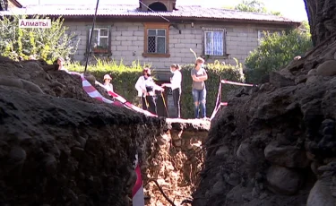 Бизнесмен вырыл траншею, чтобы усилить электропитание ресторана в Алматы 