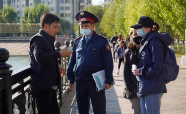 Полицейские Нур-Султана напоминают о важности соблюдения масочного режима