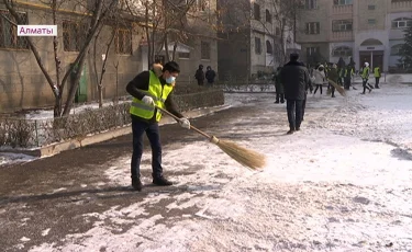 Алматыда қылмыстық кодекстің жеңіл түрі бойынша сотталғандар қаланы тазалауға тартылып жатыр