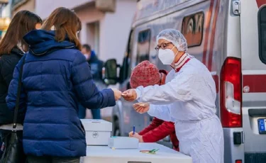 COVID-19 в мире: в Великобритании обнаружен новый штамм, ОАЭ приступили к вакцинации