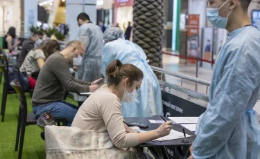 Массовая вакцинация в Алматы: безопасность волонтеров и специалистов успешно обеспечивается поликлиниками