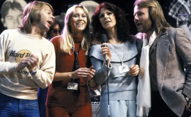 Шоу продолжается: спустя почти 40 лет группа ABBA снова на сцене