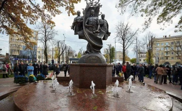 Памятник Абаю открыли в Харькове