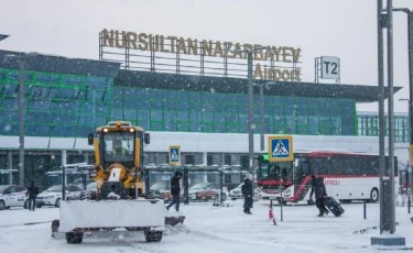 Пробки, дорогое такси и ДТП: мощный снегопад накрыл Нур-Султан