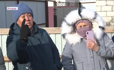 Погорельцы уже несколько месяцев не могут получить жилье в Атырау 