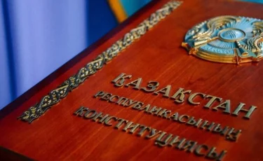 Тұңғыш Президенттің рөлі жалпыға аян болғандықтан оны Конституцияда көрсетудің қажеті жоқ – Ерлан Қарин