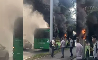 В Алматы загорелся пассажирский автобус