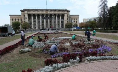 Gakku Дауысы концертінің көрермендері 94 мыңға жуық гүлді таптаған