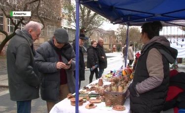 В Алматы перед избирательными участками проходят ярмарки ремесленников