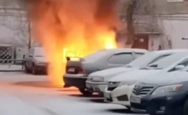 Павлодарда аула ішінде автокөлік өртеніп кетті