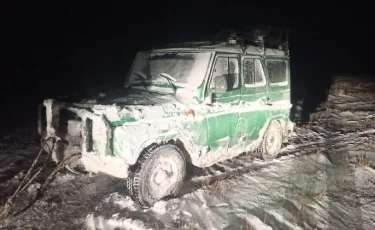 Ақтөбенің Ойыл ауданында өзенде мұз жұқарып, көлік суға батып кеткен