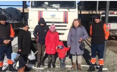 Алматы облысында такси жүргізушісі төрт бала мен екі әйелді жолға тастап кеткен