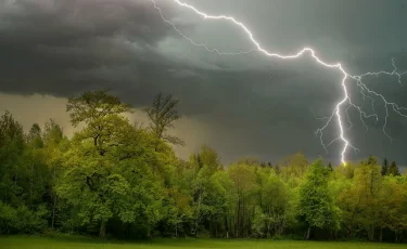 Пыльные бури и грозы: в Казахстане объявлено штормовое предупреждение