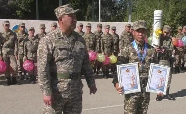 Новый рекорд: военнослужащий из Тараза стал чемпионом по подтягиванию на перекладине