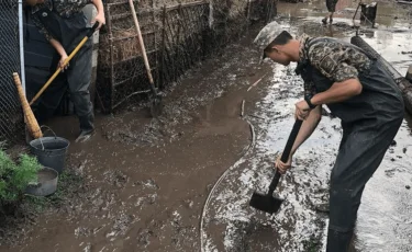 На плотине Талгар размыло дамбу 