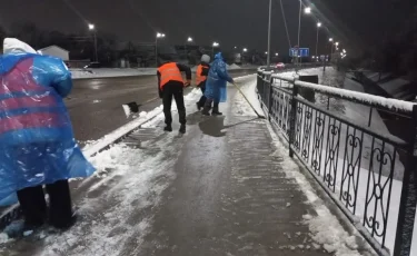 Как борются с гололедом и снегом в Алматы